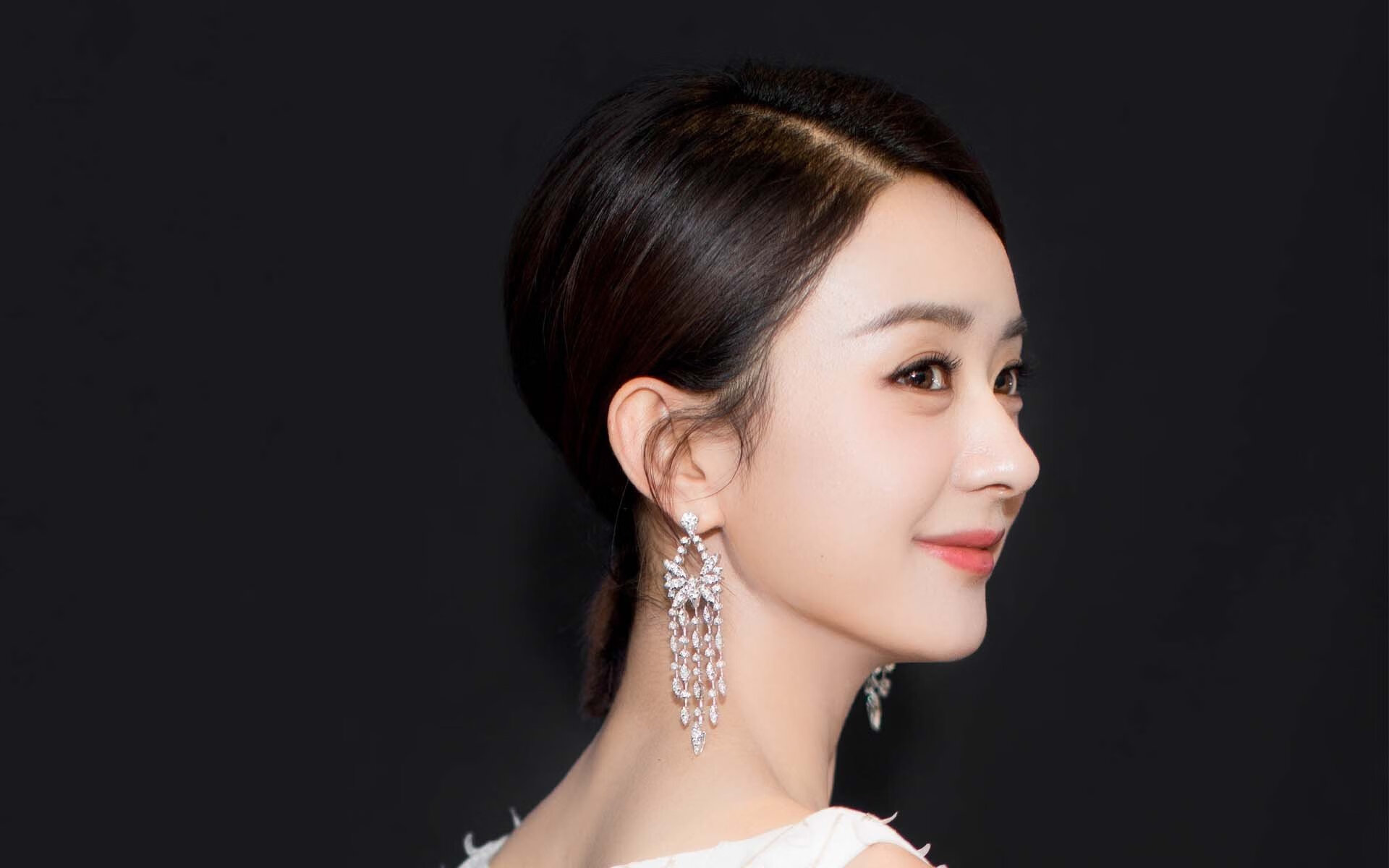 _花样滑冰世界锦标赛：精彩绝伦的技艺展示_，花样滑冰世锦赛现场,伴随着音乐的高潮