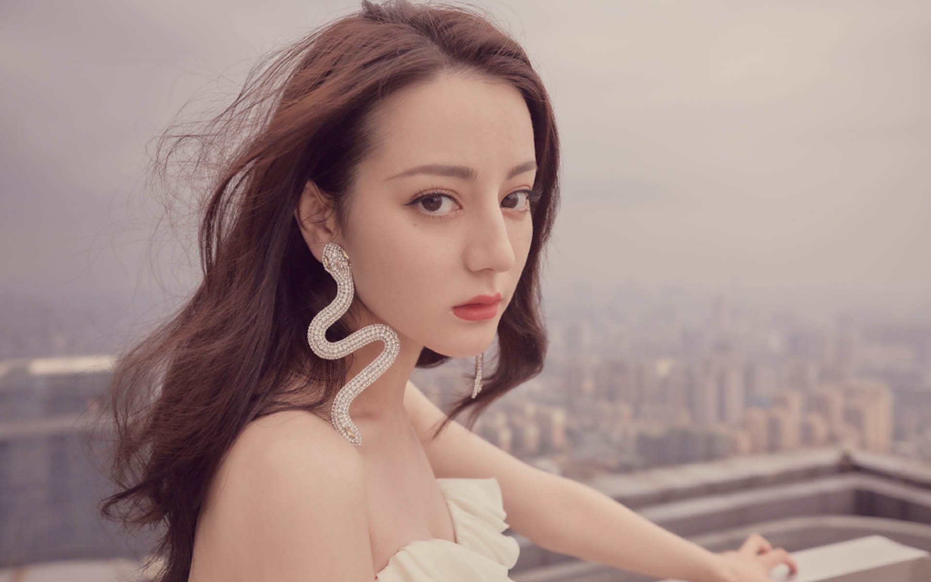 开云·体育官网-嘉宾访谈：冠军运动员谈比赛趣事，冠军采访