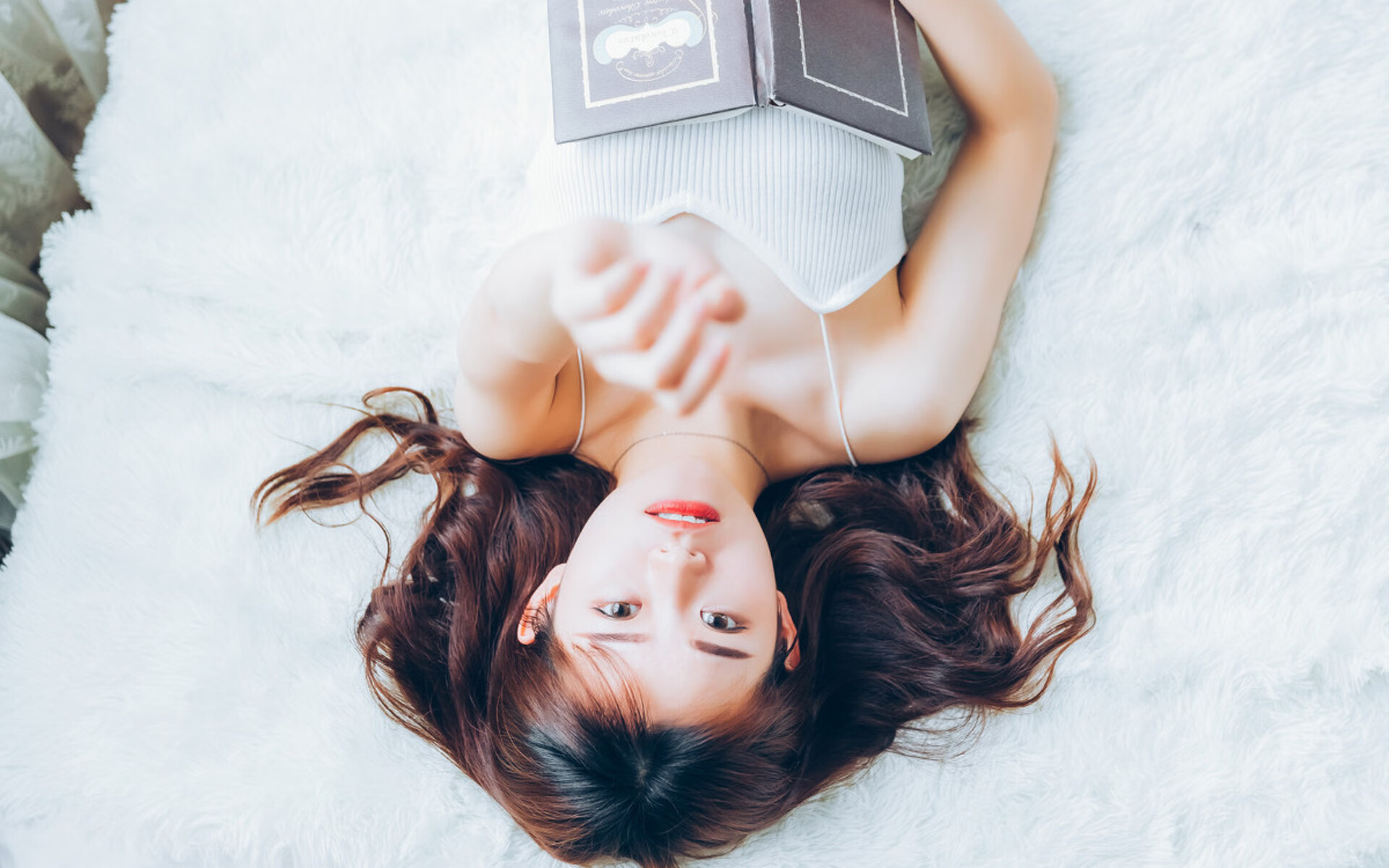 电竞直播平台商业模式创新及品牌建设策略分析，电竞比赛直播产业