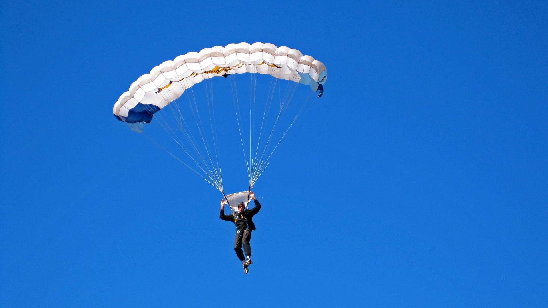 蝶泳大战 乌兰多稳中求胜，蝶泳比赛高清视频