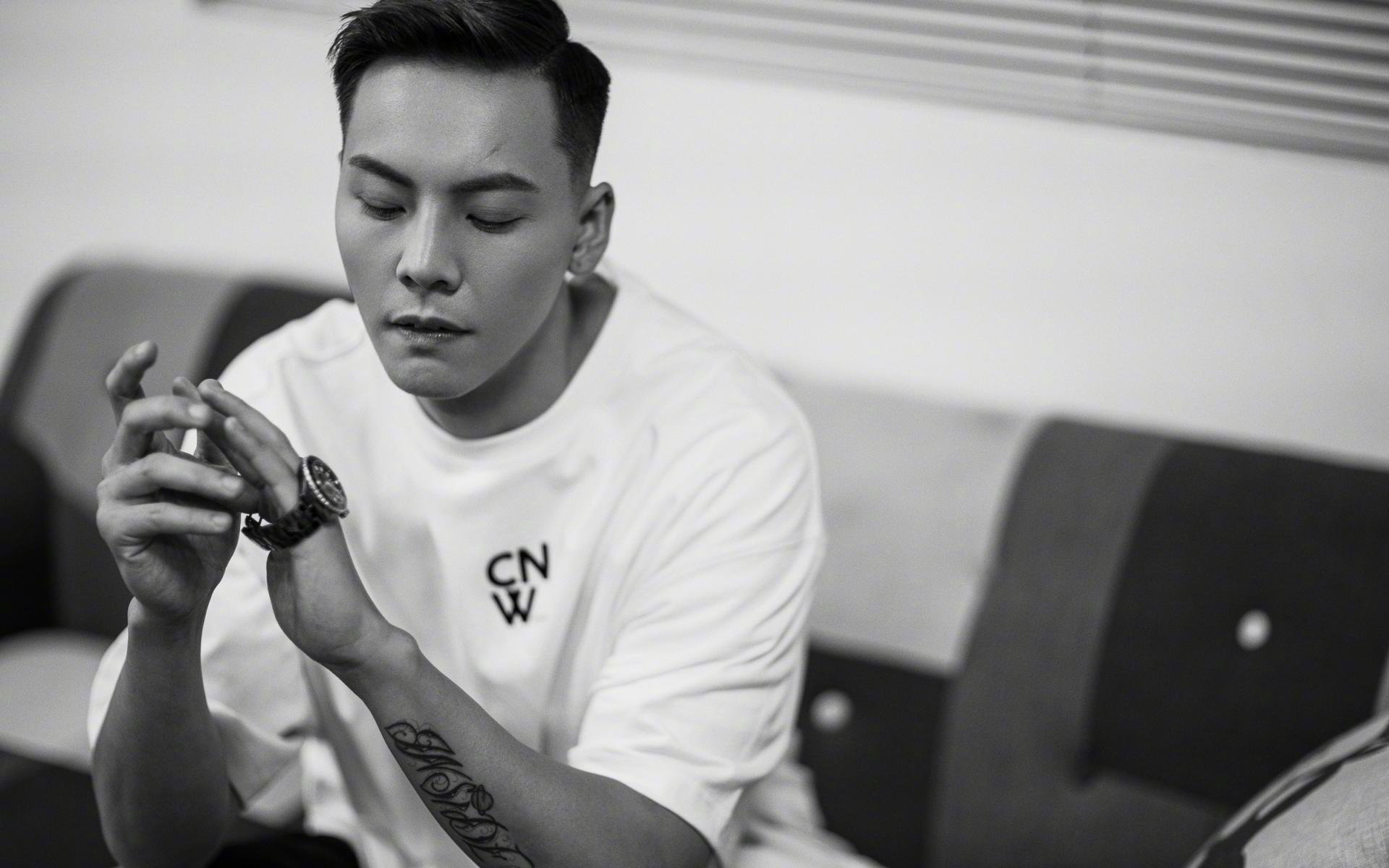 训练营引入外籍体能师提升队伍整体体能规划水平与科学恢复，国外体能训练课